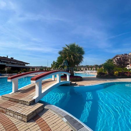 Perla Apartment - 3 Piscine E Un Bar - Desenzano Desenzano del Garda Buitenkant foto