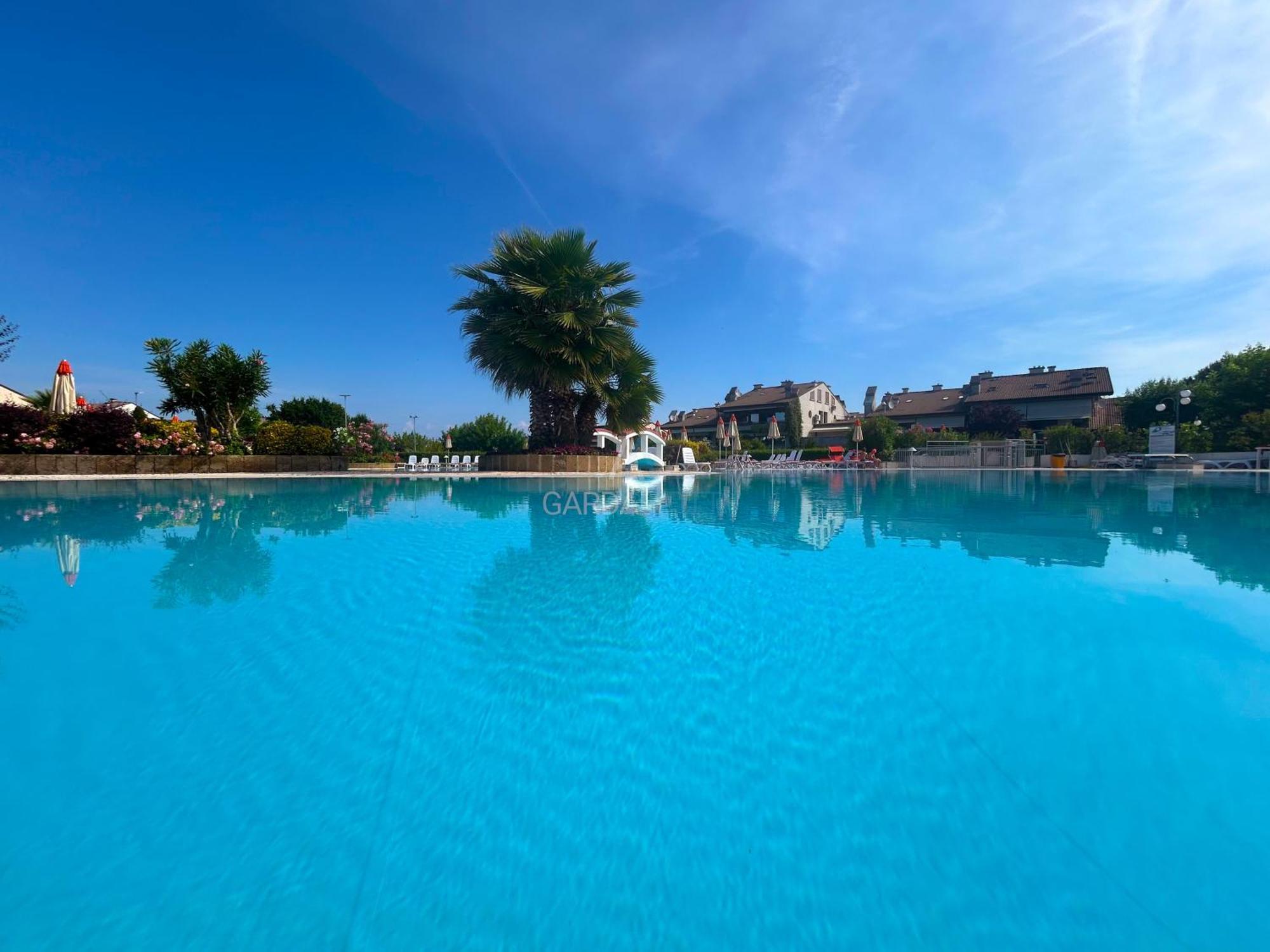 Perla Apartment - 3 Piscine E Un Bar - Desenzano Desenzano del Garda Buitenkant foto