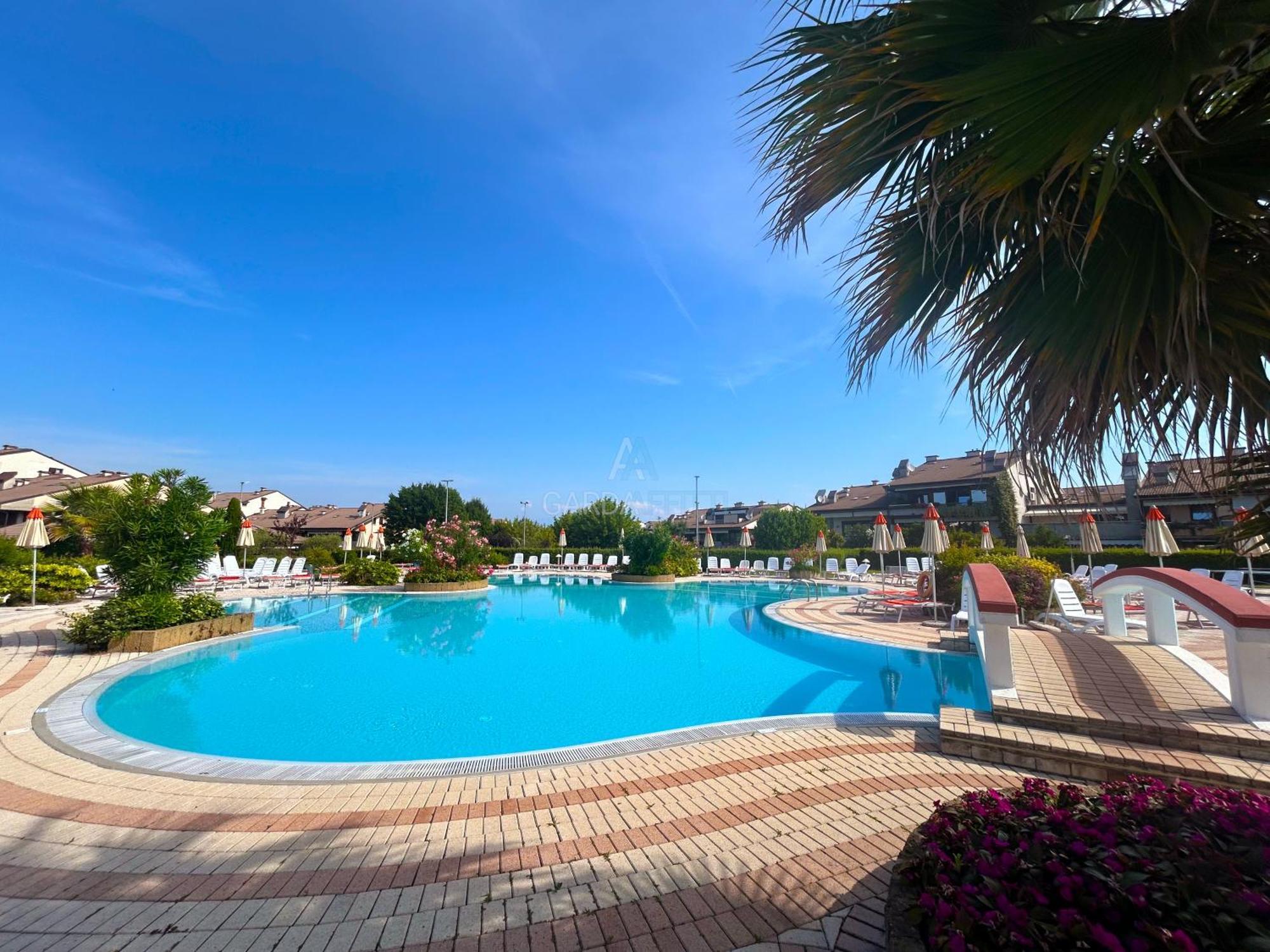 Perla Apartment - 3 Piscine E Un Bar - Desenzano Desenzano del Garda Buitenkant foto