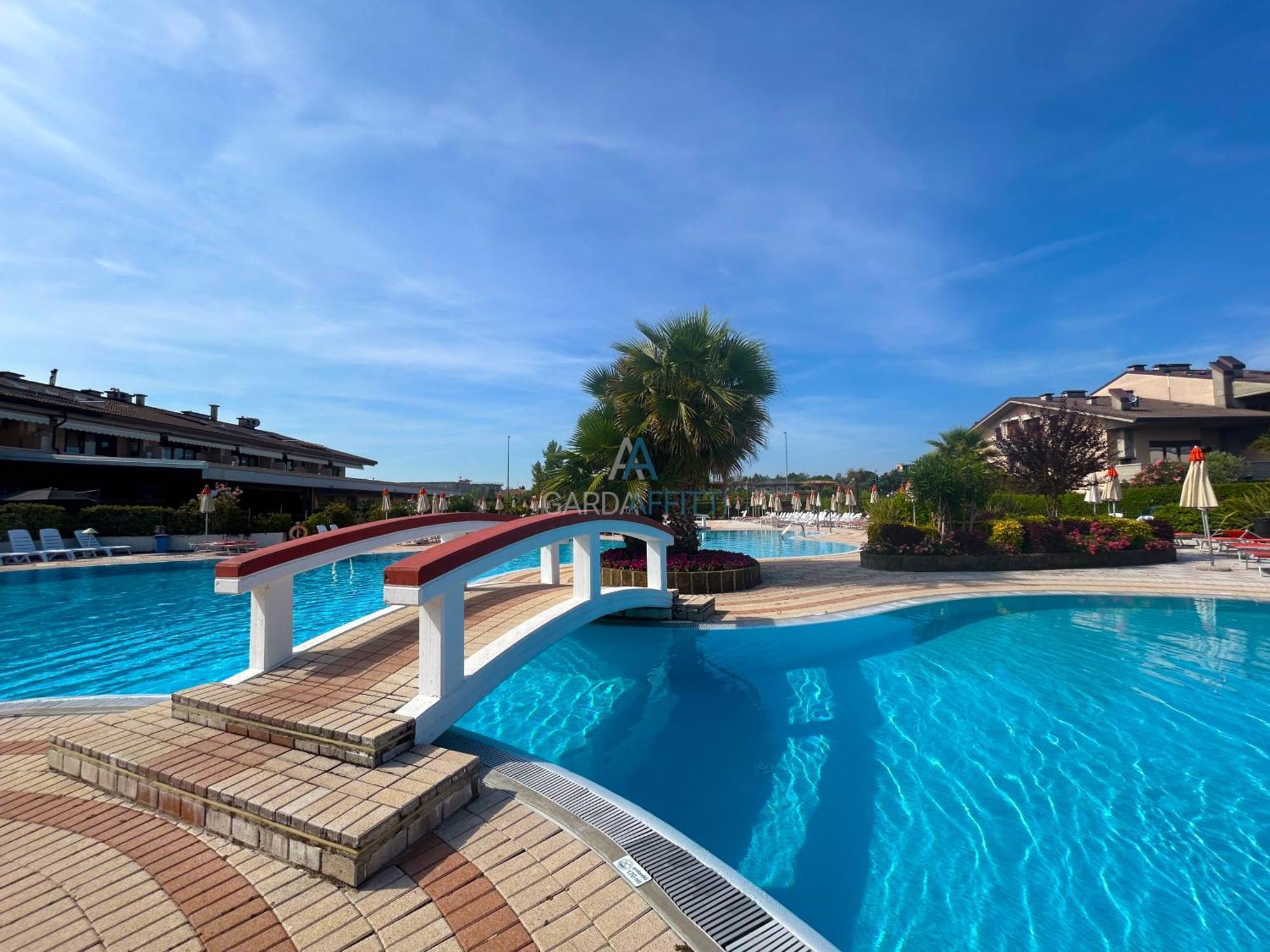 Perla Apartment - 3 Piscine E Un Bar - Desenzano Desenzano del Garda Buitenkant foto