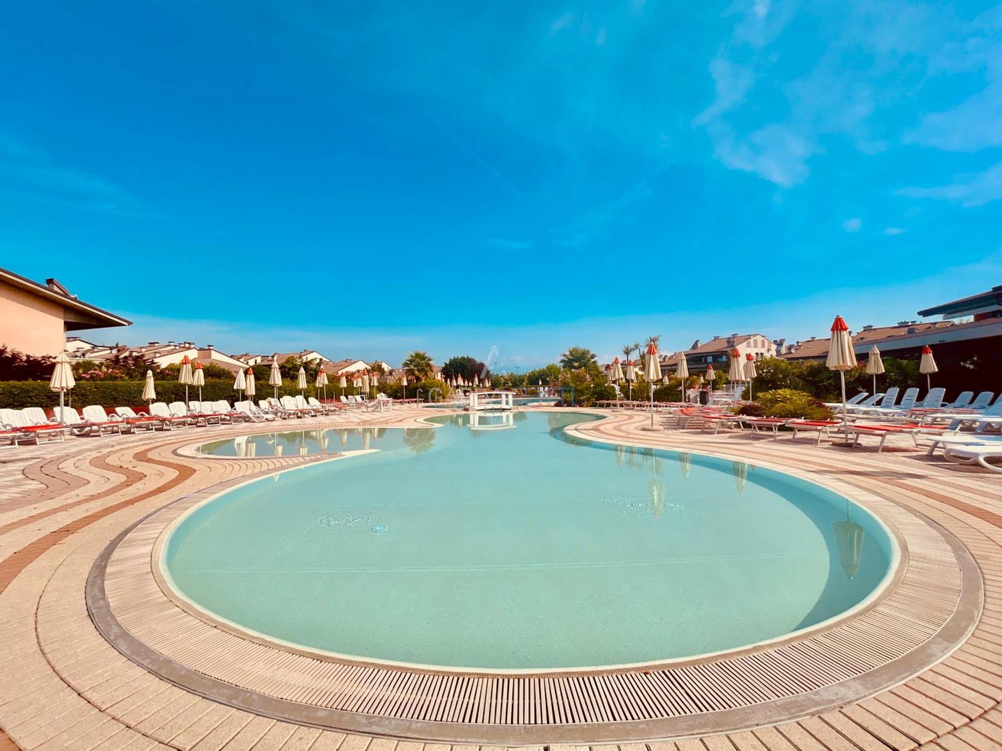 Perla Apartment - 3 Piscine E Un Bar - Desenzano Desenzano del Garda Buitenkant foto