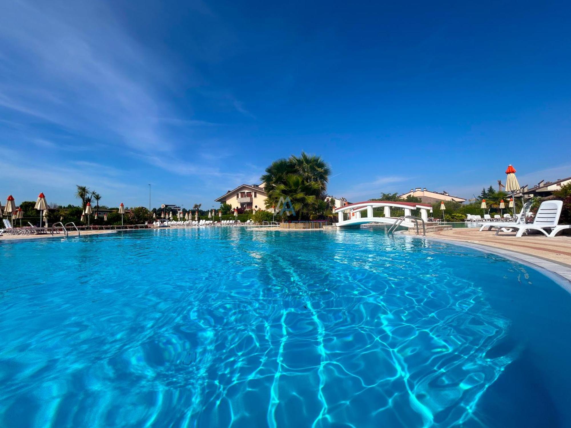 Perla Apartment - 3 Piscine E Un Bar - Desenzano Desenzano del Garda Buitenkant foto