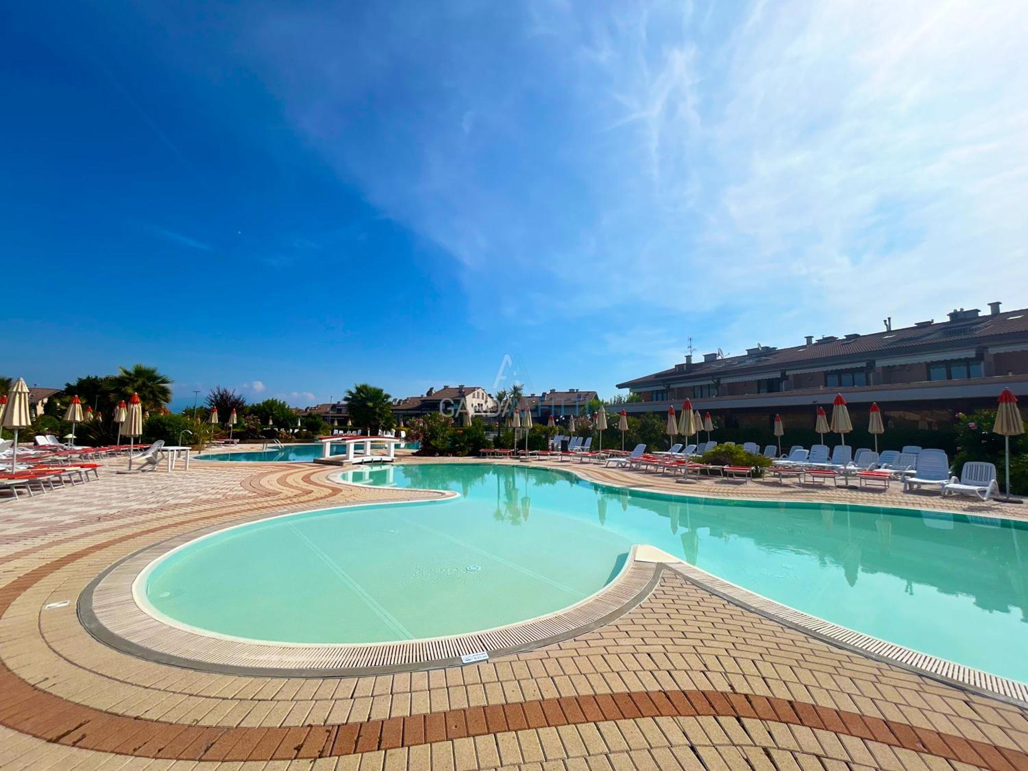 Perla Apartment - 3 Piscine E Un Bar - Desenzano Desenzano del Garda Buitenkant foto